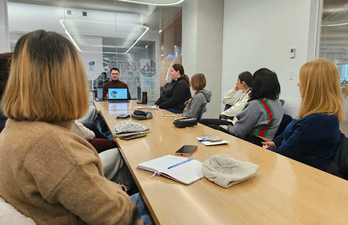 How to use credit services and improve your credit score in Canada. Denys Shumko, manager of RBC Newcomer Meeting Place