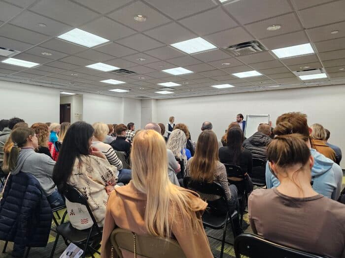 Financial management skills. Key aspects for new immigrants from Ukraine in Canada.