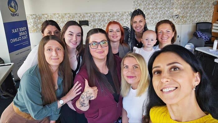 Do you manage your social media accounts? Is this meeting just for you? Practical Workshop - Unpacking that changes not only your blog, but also you.