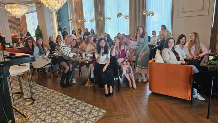 Women's Club Business Breakfast We invite female entrepreneurs and business owners to a warm breakfast meeting.