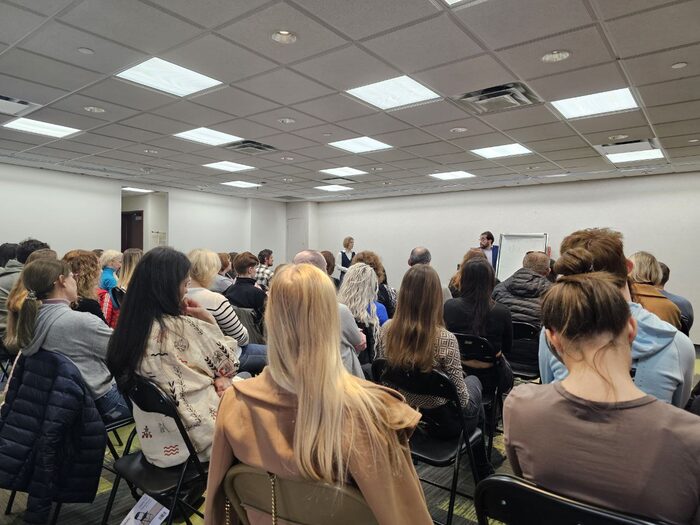 Financial management skills. Key aspects for new immigrants from Ukraine in Canada.